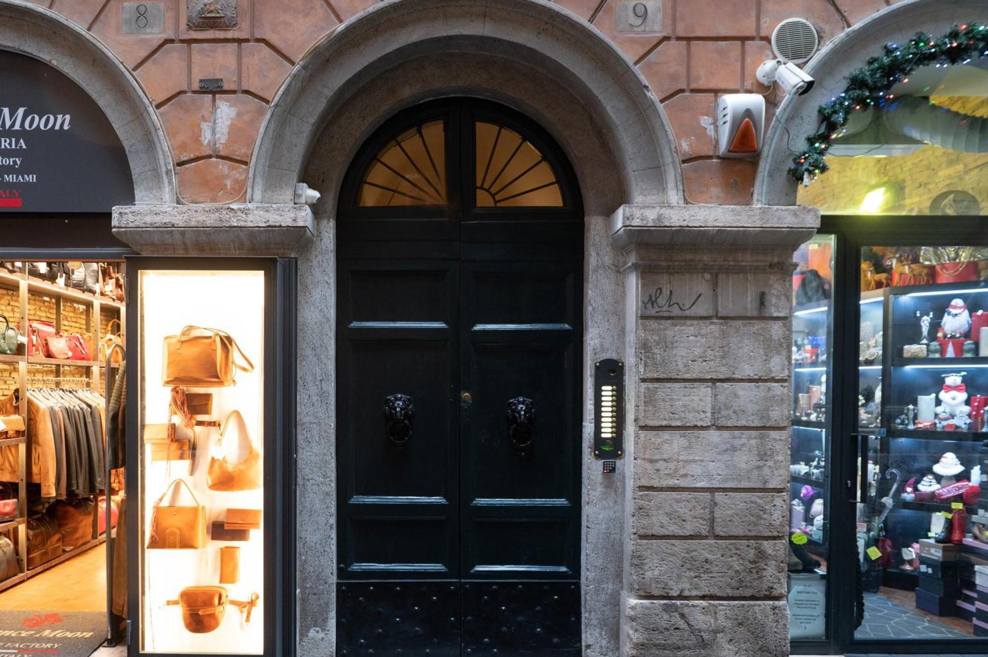 Pantheon Charming Accommodation Рим Екстериор снимка