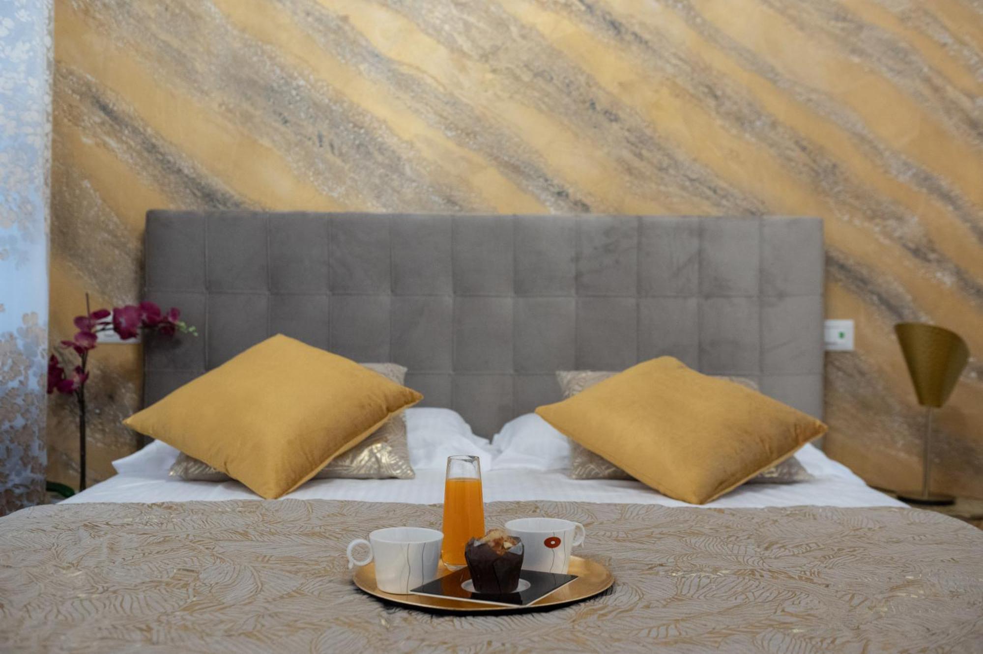 Pantheon Charming Accommodation Рим Екстериор снимка